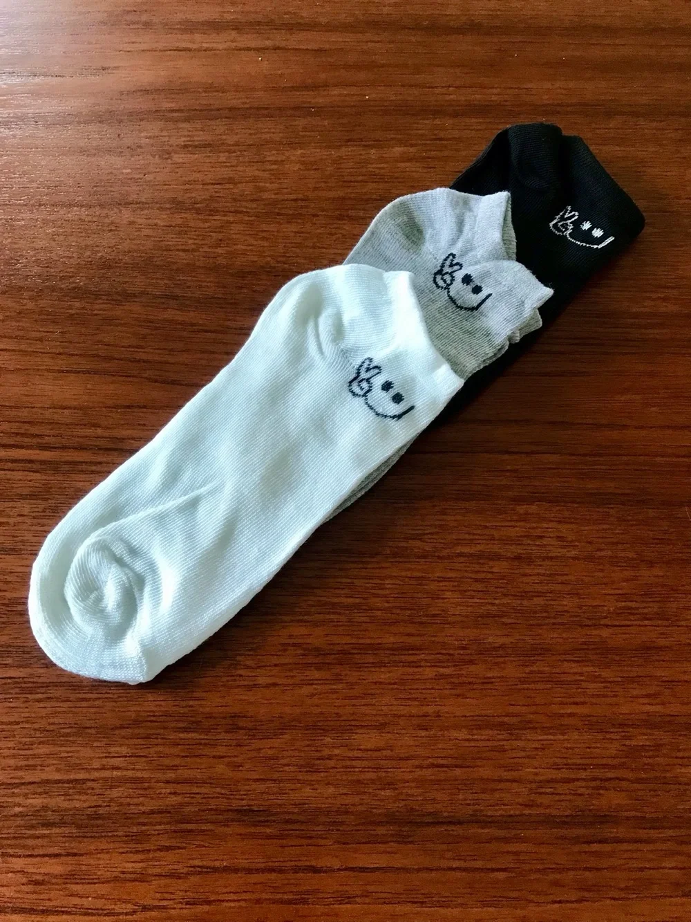 3-Pack women’s  Low-Cut No-Show Socks - White, Gray & Black